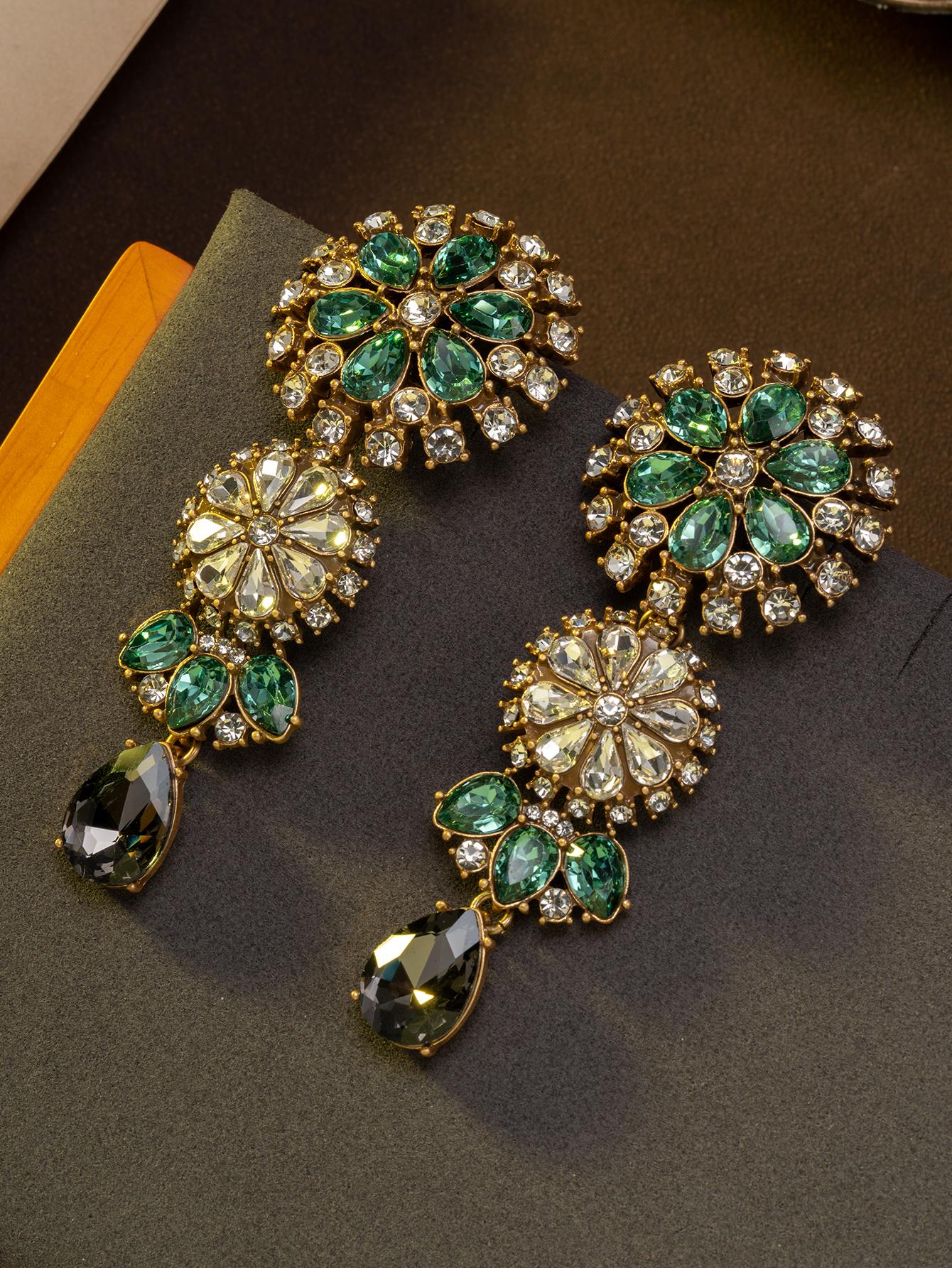 1 Pair of Vintage Rhinestone-E - Vintage Fashion Events recension och pris
