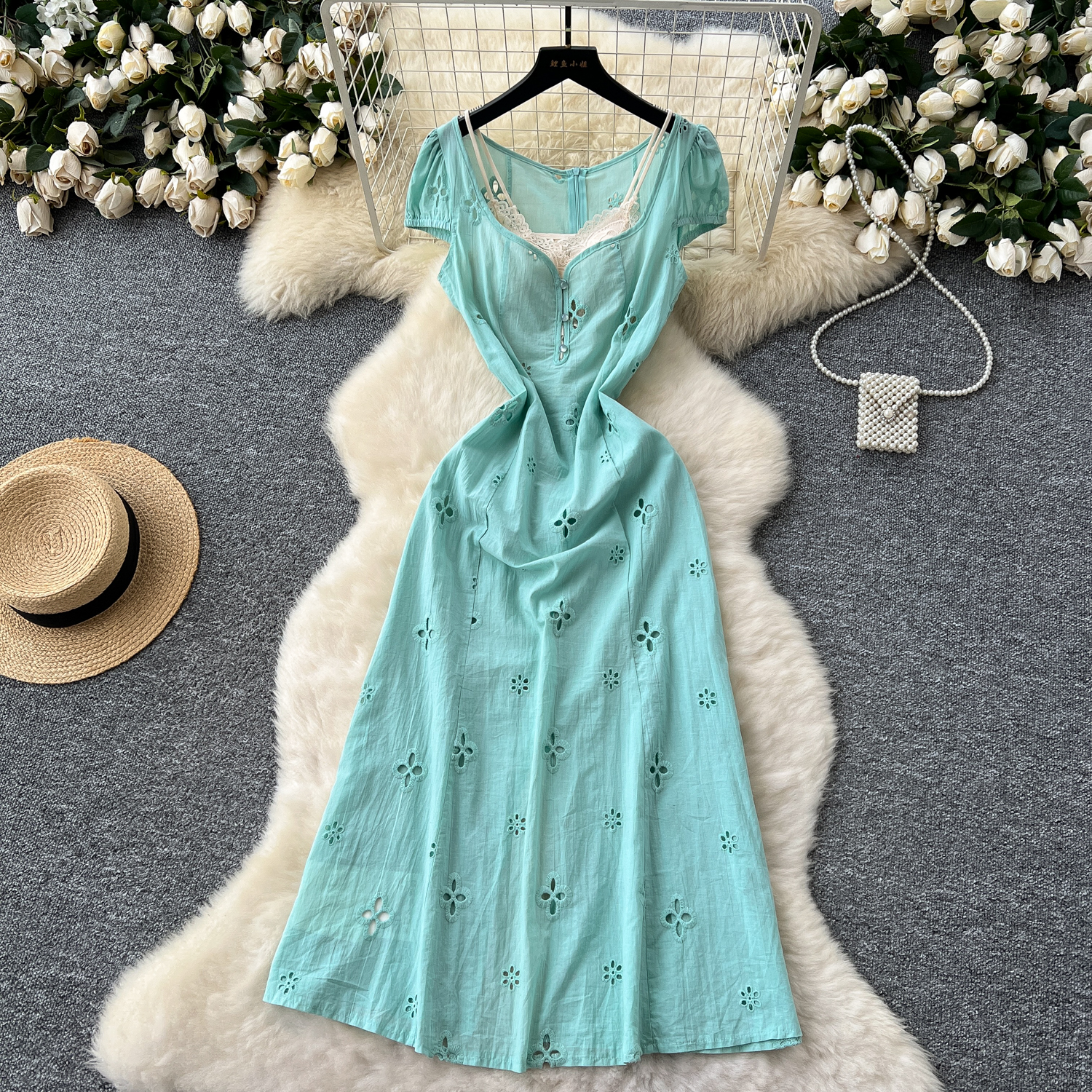 Chic lace Embroidered hollow o - V Vintage Fashion recension och pris