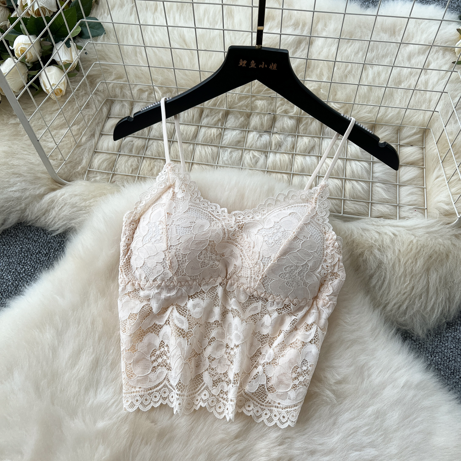 Chic lace Embroidered hollow o - V Vintage Fashion recension och pris