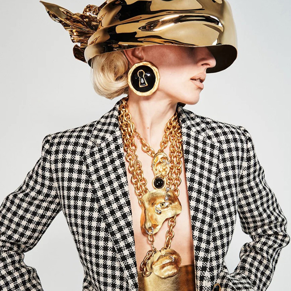 Exaggerated Black Enameled All - Vintage Fashion Collection recension och pris